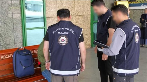 Ülke Genelinde Düzenlenen Denetimlerde 21 Göçmen Kaçakçısı, 547 Düzensiz Göçmen Yakalandı